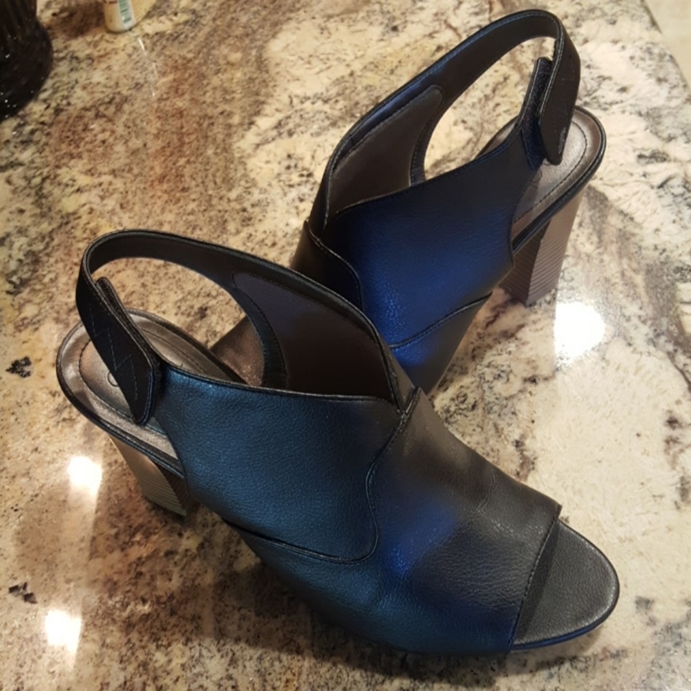 Life Stride Open-toe Heels